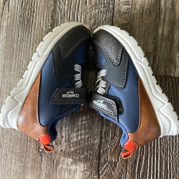 OshKosh B'Gosh Unisex-Child Bowie Sneaker, 5M - Picture 6 of 9